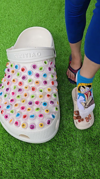 Super cool giant eye slippers π¦Άππ¦Ά Toe sandals π¦΅π»π¦΅π» #love #trending #slippers