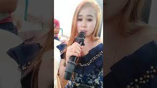 Bulu Mata Nya Copot Saat Menyanyi.. Liat Reaksinya