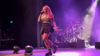 Mahalia - “Plastic Plants” (Live at Enmore Theatre, Sydney 2024)