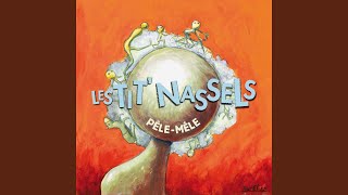 Video thumbnail of "Les Tit' Nassels - Les pavés"