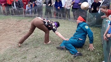 Bịt mắt bắt vịt phiên bản cười vỡ bụng luôn p2