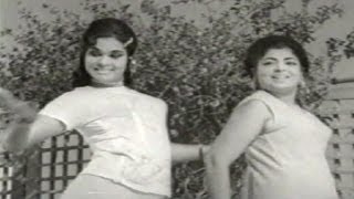 Rajesh,jayanthi and shailashri's broker bheeshmachari kannada movie -
bandavare song with hd quality starring: rajesh, jayanthi, shailashri,
narasimh...