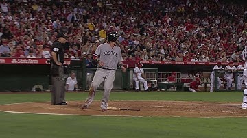 BOS@LAA: Iglesias rips single to left to score Salty