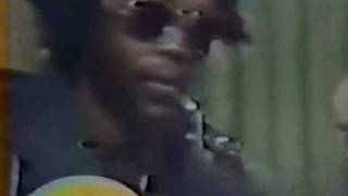 Video voorbeeld van "Peter Tosh - Acoustic"