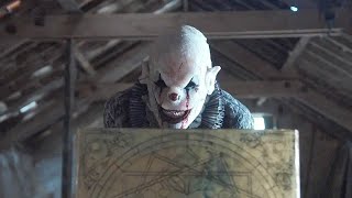 神秘盒子重現人世，老太太與小丑惡魔交易，只要獻祭6個人就能實現永生！2022最新恐怖片《玩偶盒驚魂2》