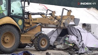 Bageri Razvaljuju Vučjak, Sjekirama Se Ruše Šatori