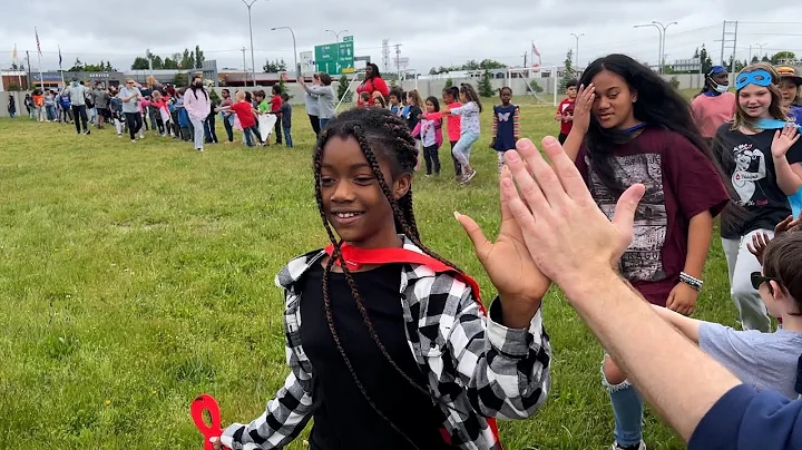 Reed Elementary's last day "clap out" celebrates s...