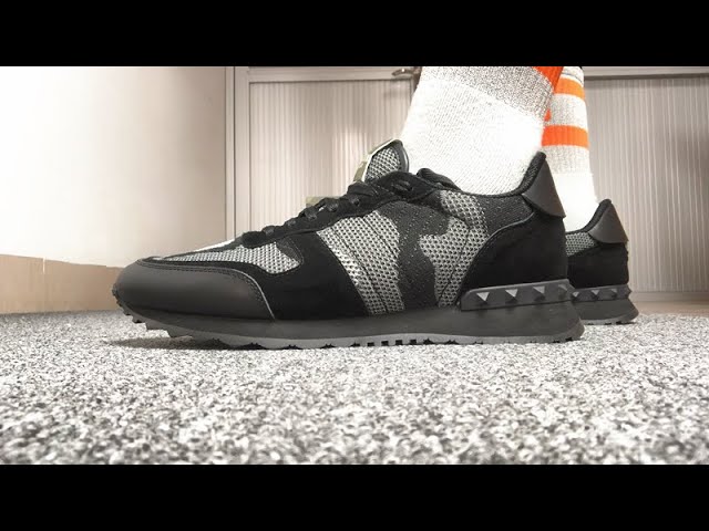 Valentino Garavani Rockrunner Sneakers Black Grey HD On Feet -