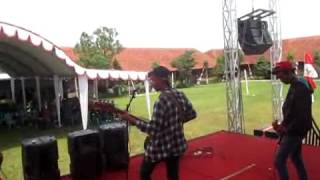 Download lagu StayWithMe Move On cover SHA live At Sma 1 Bukateja