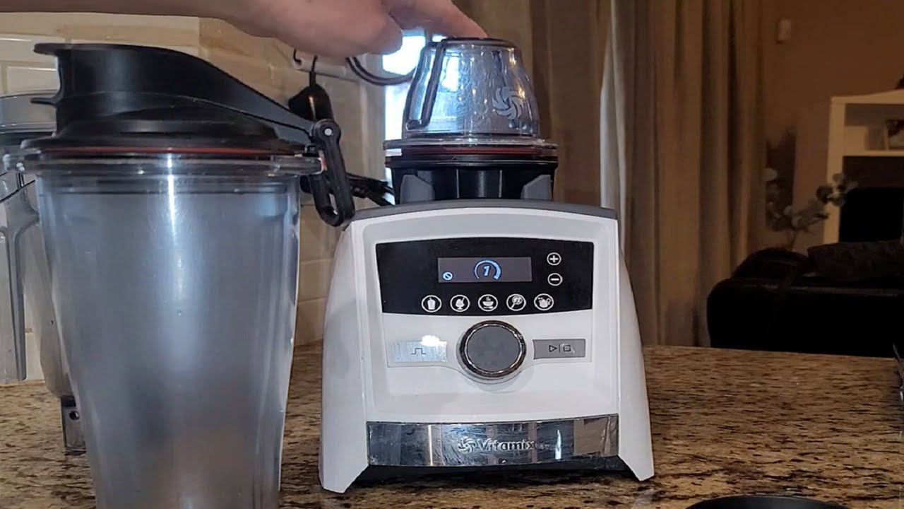 Which blends better?🥕💧 You decide! #myvitamix #vitamix