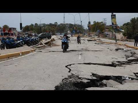 Rescuers race to find survivors after Venezuela earthquakes