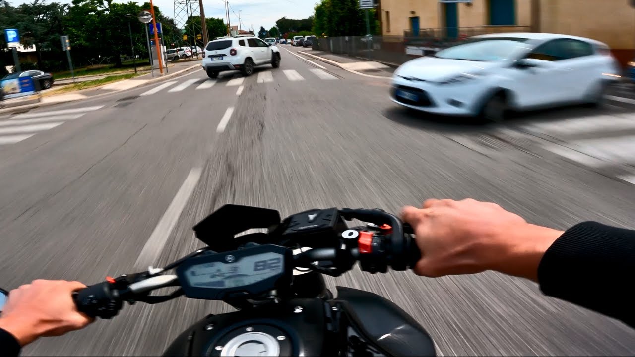 CLOSE CALL CITY RIDE | MT-07 RAW POV [4K]