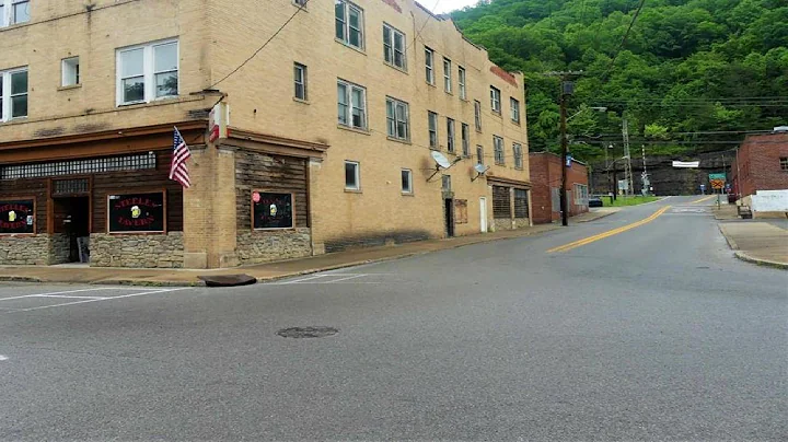 201 HOWARD AVENUE, MULLENS, WV Presented by Jill H...