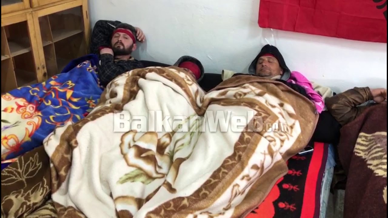 Prej 6 ditësh në grevë urie, vështirësohet gjendja shëndetësore e punonjësve të uzinës së Ballshit