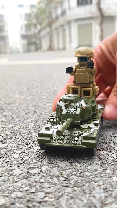 LEGO ARMY FUNNY: Tank goes to rescue Soldier 🚦😎 #lego #army #tank