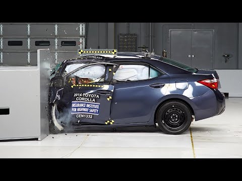 2014 Toyota Corolla small overlap IIHS crash test