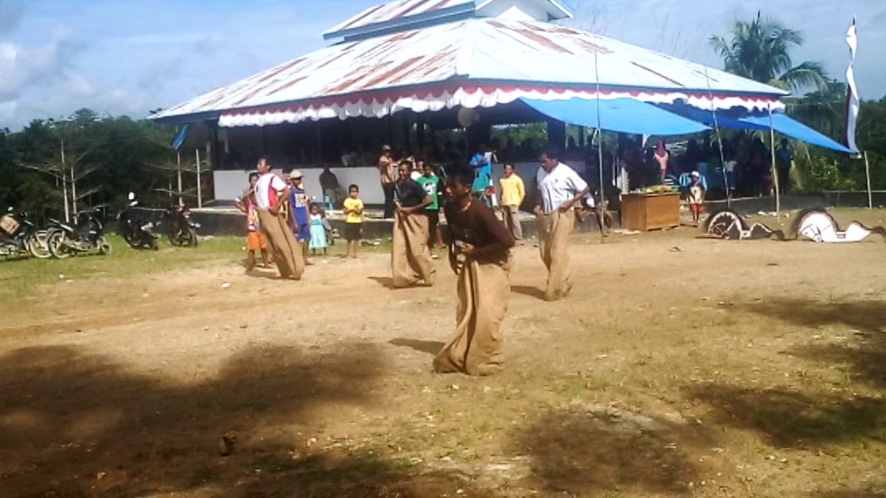 Perlombaan Lari karung 17 Agustus(5) - YouTube