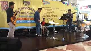 YELLOW - COLDPLAY (FIRST LIVE PERFORM @ TAMINI SQUARE)