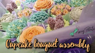 How to assemble a cupcake bouquet