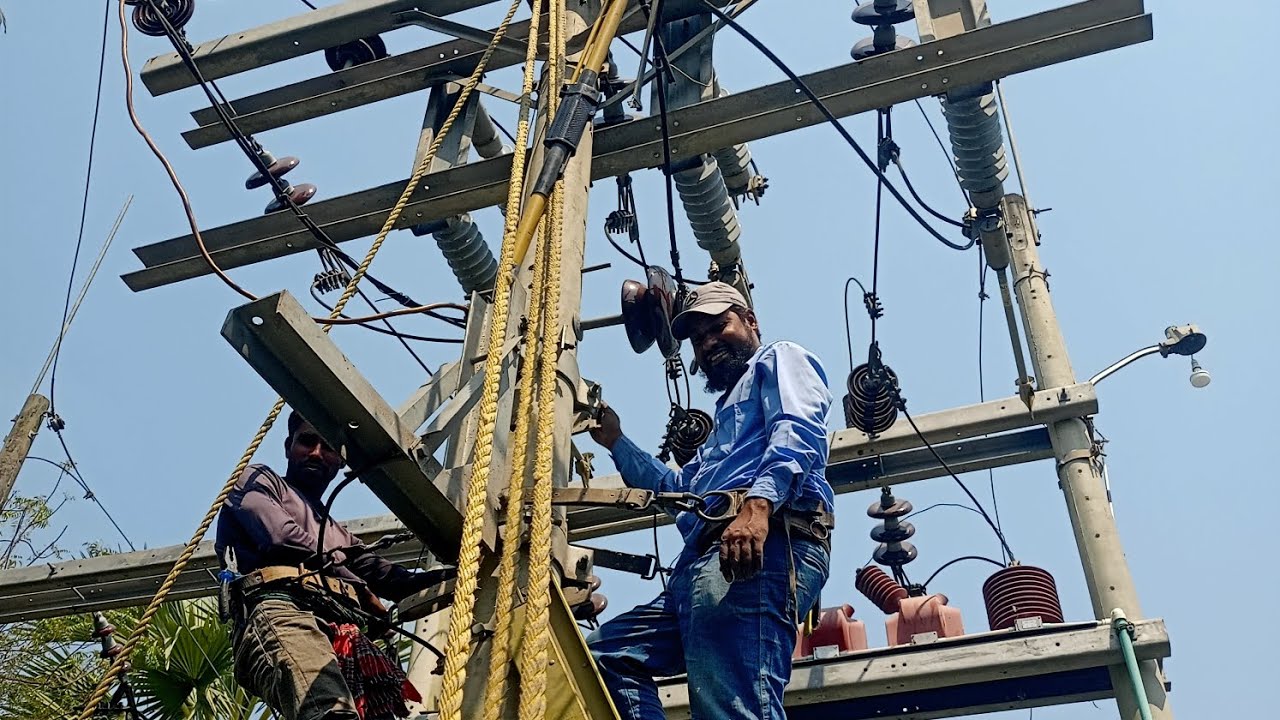 পল্লী বিদ্যুতের এসিআর পরিবর্তনের কাজ_👨‍🔧⛈️_#electrical #risk #lineman @avijitdas034