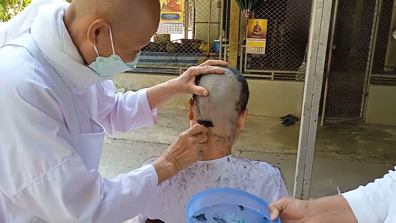 ปลงผมแม่ชีไก่