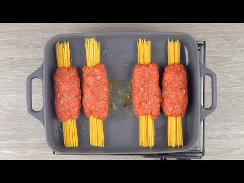 Envolva o espaguete com a carne moída e leve ao forno por 30 minutos