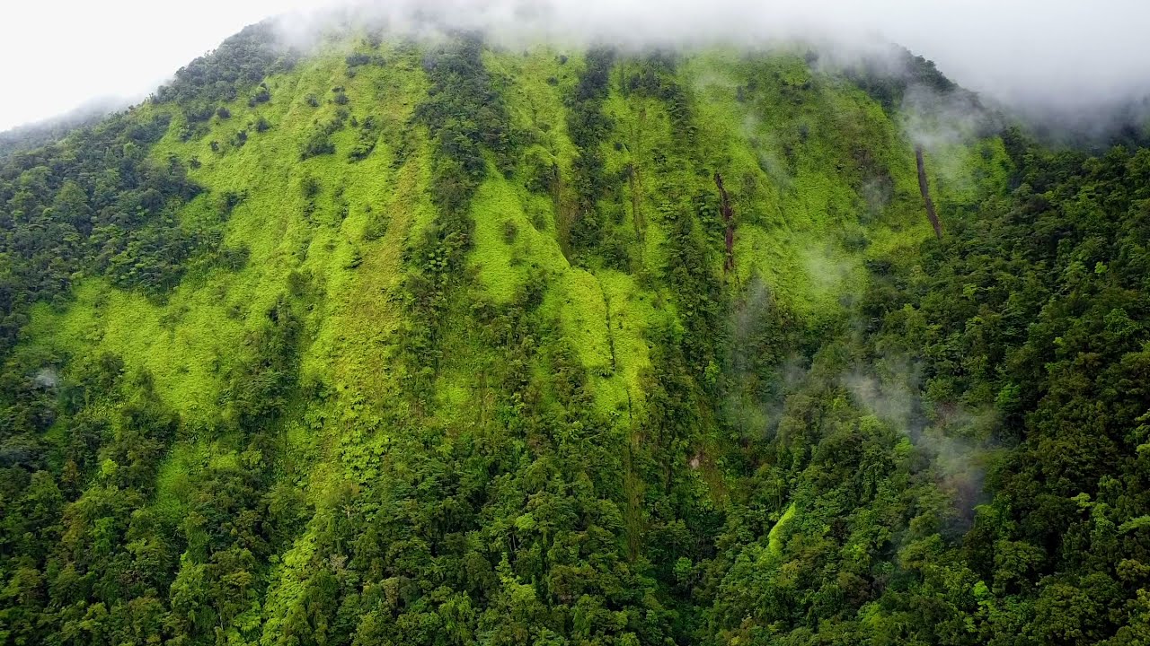 Martinique - Les Pitons du Carbet par Le Morne-Vert en Drone