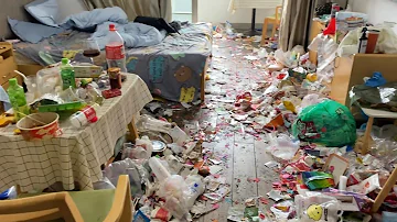 🤯 Can you believe this is the home of your dream 🤣 hero? #springcleaning #housekeeping