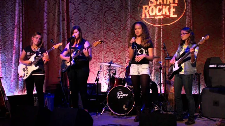 Samantha Downey : Androphobia Band singing Creep