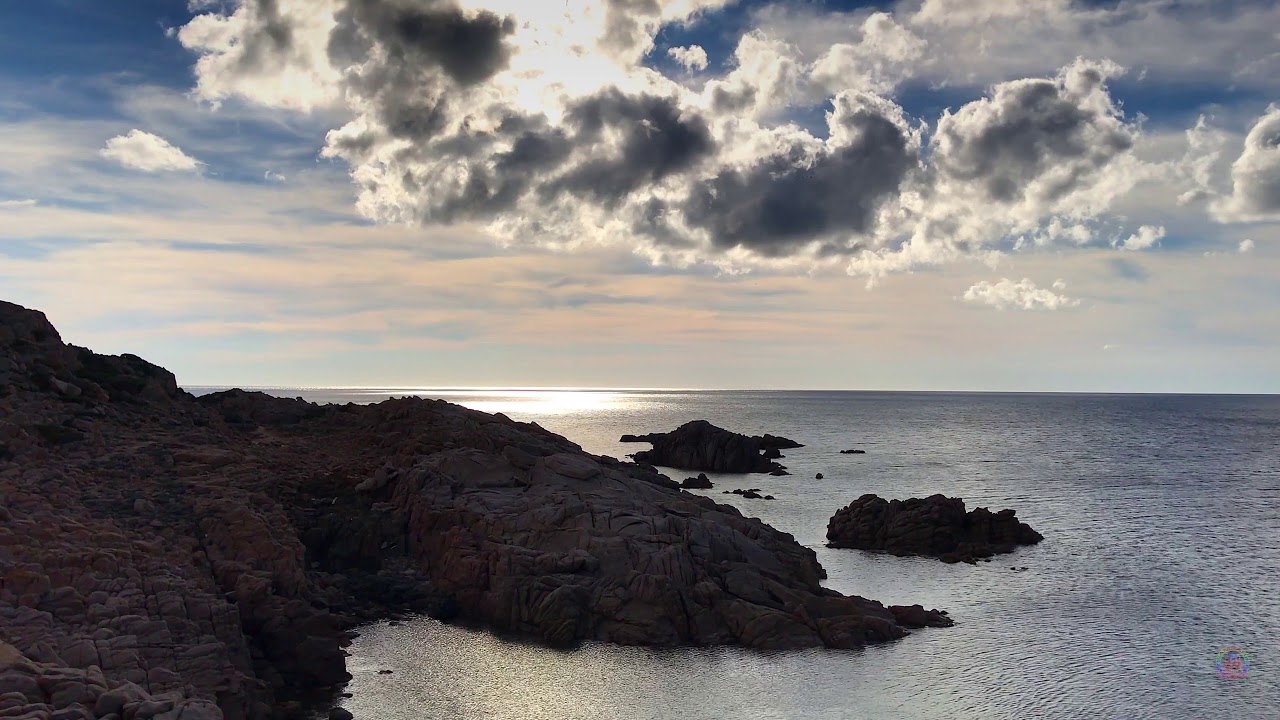 Crique sauvage vers Capu di Fenu ( Capo di Feno ) à Bonifacio en Corse en direct live 