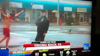 Hurricane Irene Virginia Beach Dude Flashes The Weather Cha
