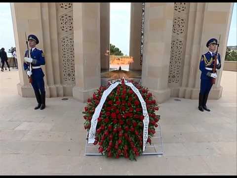 პრემიერმა მარადიული ცეცხლის მემორიალი გვირგვინით შეამკო