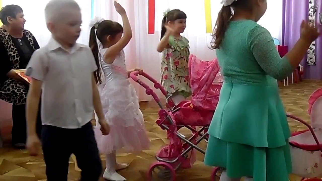 Сценка с колясками на * марта