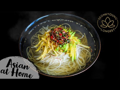 authentic-korean-noodle-soup-janchi-guksu