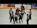 Garrett Thompson fights Alex Mallet