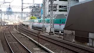 JR東日本東京駅でE5系の入線シーン(2023年8月20日日曜日)携帯電話で撮影