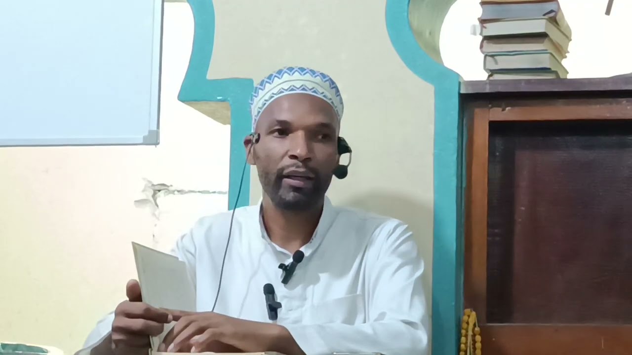 SHEKH IDDRISA AKIENDELEZA DARSA LA MIRATHI 