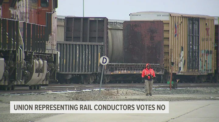 2 largest railroad unions split votes on tentative contract agreement