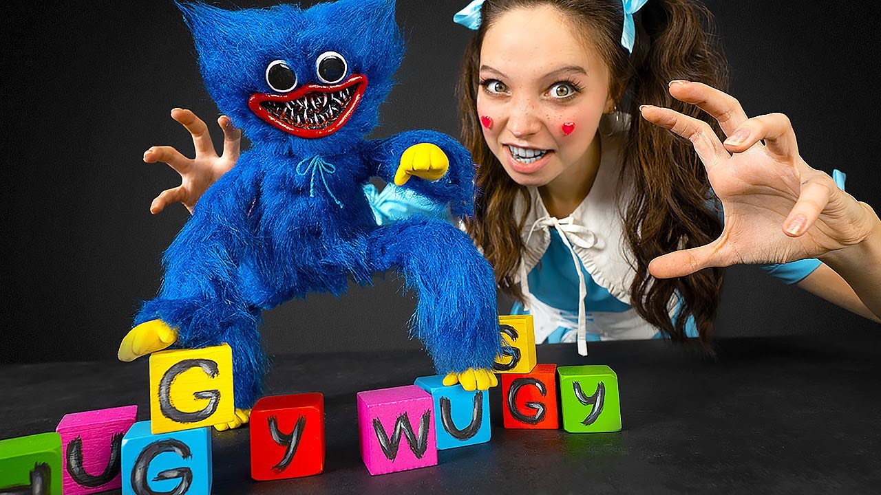 Huggy Wuggy in real life ||  Crafts for fans of horror games!