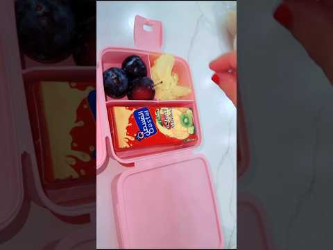 تخيلو جوان بدها ٣ سندويشات على المدرسه   