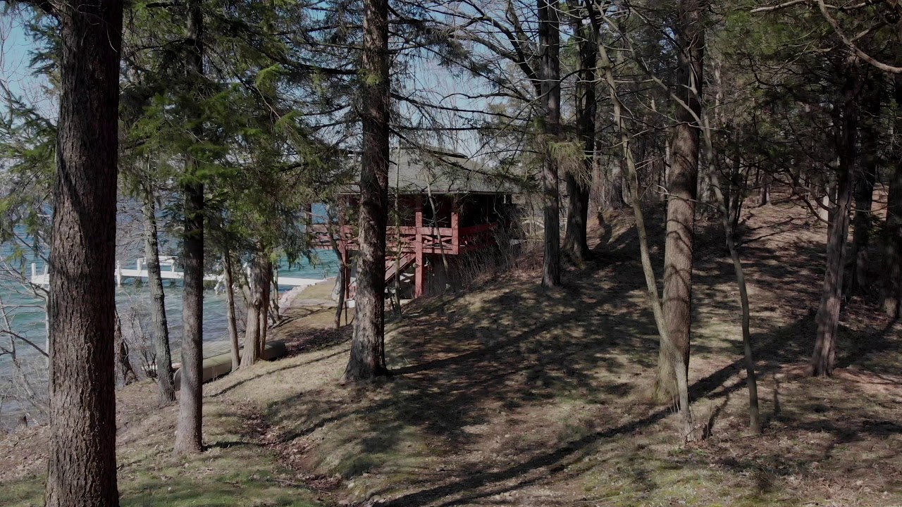 Chenequa home on Pine Lake sold for over 4 million