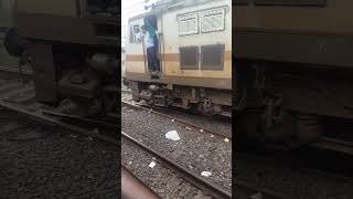 Parallel run between Wap-7 and Wap-4 #train #trending #travel#indianrailways#incredibleindia#shorts