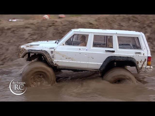 axial jeep cherokee and hilux truggy mud bogging سيارا