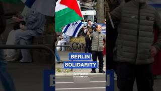 Palestinian flag stands firm amid pro-'Israeli' rally in Berlin