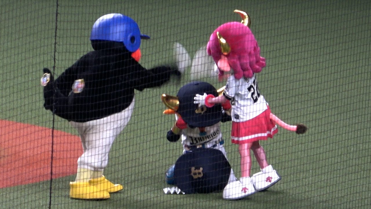 叩いて被ってじゃんけんぽんのルールを完全無視してブル君をボコボコに打ちのめす畜ペンことつば九郎とベルたそ