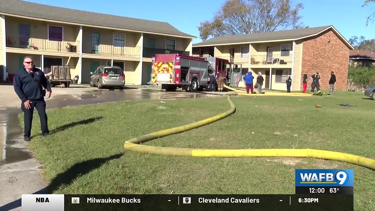 Family displaced after apartment fire in Baton Rouge - YouTube
