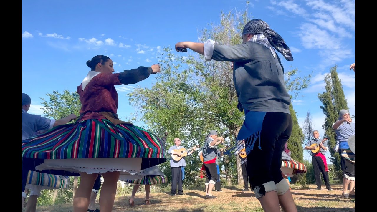 Seguidillas manchegas de Ciudad Real . Asociación de Coros y Danzas Mazantini de Ciudad Real.