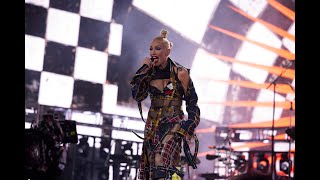 Behind the Scenes Look at Gwen Stefani Prepping to Perform at a Music Festival