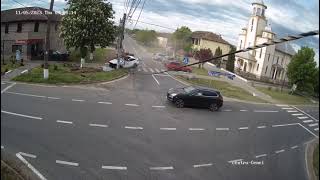 Accident violent în Timiș. Autoturisme distruse, o femeie rănită Resimi