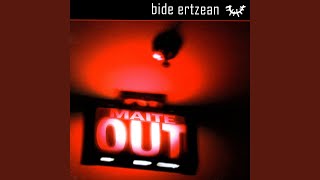 Video thumbnail of "Bide Ertzean - Atsegin ditut…"